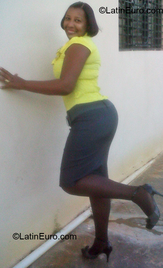 Date this hot Dominican Republic girl Candida from Higuey DO10994