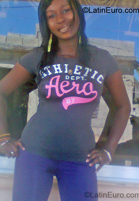 Date this lovely Dominican Republic girl Wanda from Sosua DO10995