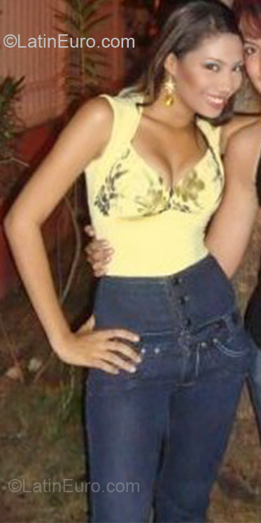 Date this charming Colombia girl Laura marcela from Barranquilla CO10140