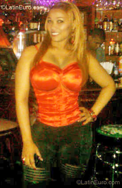 Date this attractive Dominican Republic girl Fiordaliza from San Pedro De Maciris DO14453