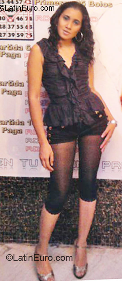 Date this charming Dominican Republic girl Minoska from Santo Domingo DO11038