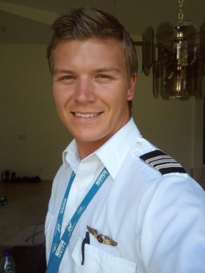 Date this georgeous United States man Captain from Lewisville US12880