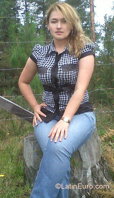 Date this lovely Colombia girl Melisa from Medellin CO10230