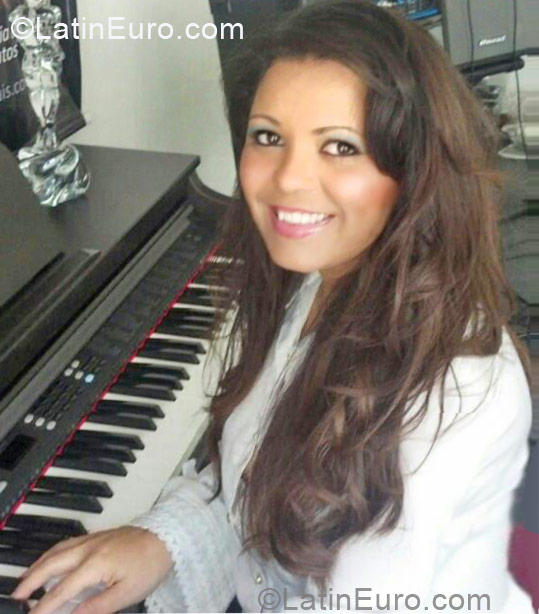 Date this stunning Brazil girl MEM from Curitiba BR6678