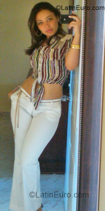 Date this foxy Dominican Republic girl Emma00 from Santiago DO19122