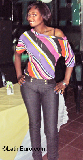 Date this voluptuous Dominican Republic girl Marileini from Santo Domingo DO12003