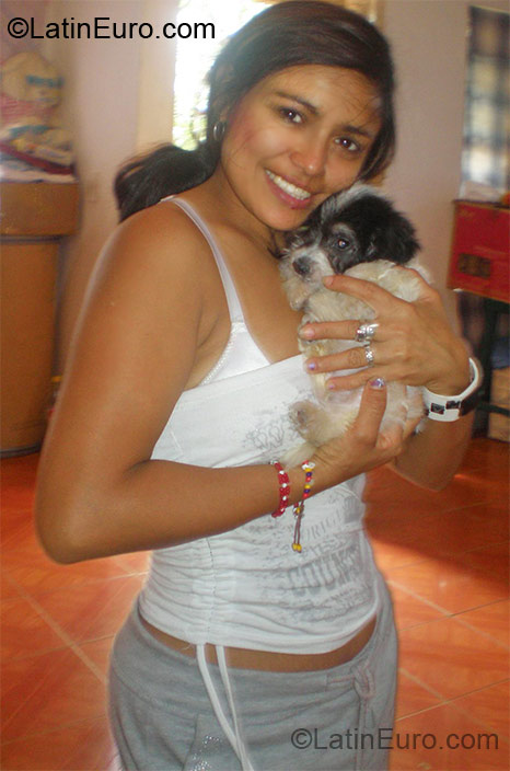 Date this nice looking Colombia girl Martha from Cali CO10317
