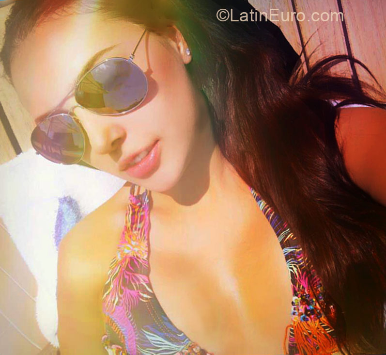 Date this sensual Colombia girl Melissalll from Medellin CO10326