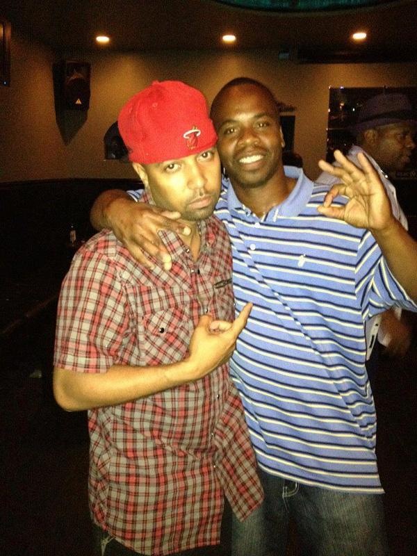 Date this happy United States man Azul from Bloomington US12973