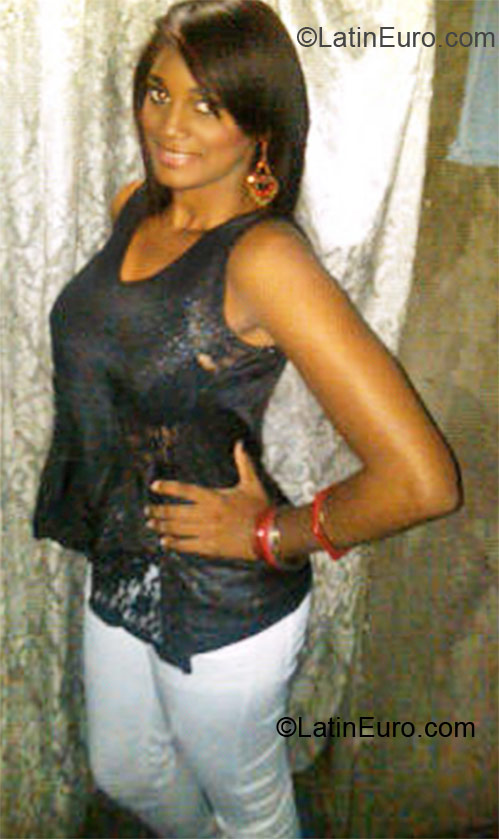 Date this fun Dominican Republic girl Claritza smith from Santiago DO21680