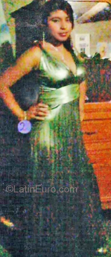 Date this stunning Peru girl Yosel from Ica PE542