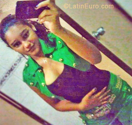 Date this attractive Dominican Republic girl Sarah from Santiago DO11234