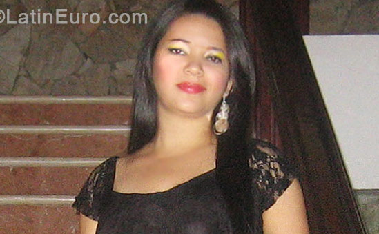 Date this nice looking Dominican Republic girl Aslenn from Santiago DO12396
