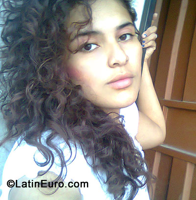 Date this gorgeous Honduras girl Ruth from Tegucigalpa HN672