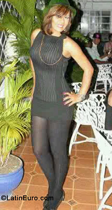 Date this young Dominican Republic girl CarolRD from Santo Domingo DO17622