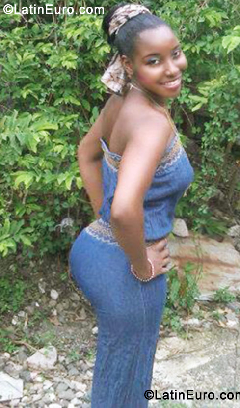 Date this stunning Jamaica girl Samantha from Nine Mile JM544