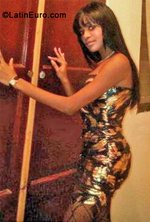Date this georgeous Dominican Republic girl Natiel from Santo Domingo DO11275