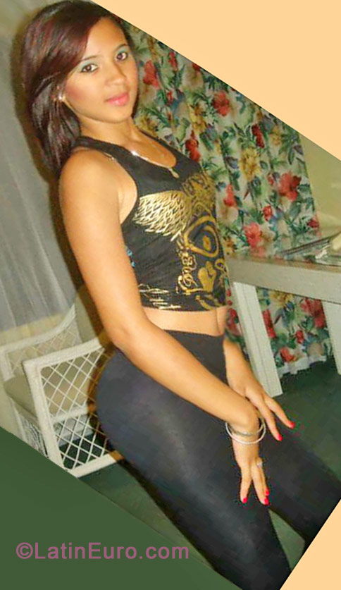 Date this athletic Dominican Republic girl Yuliana from Santo Domingo DO11303