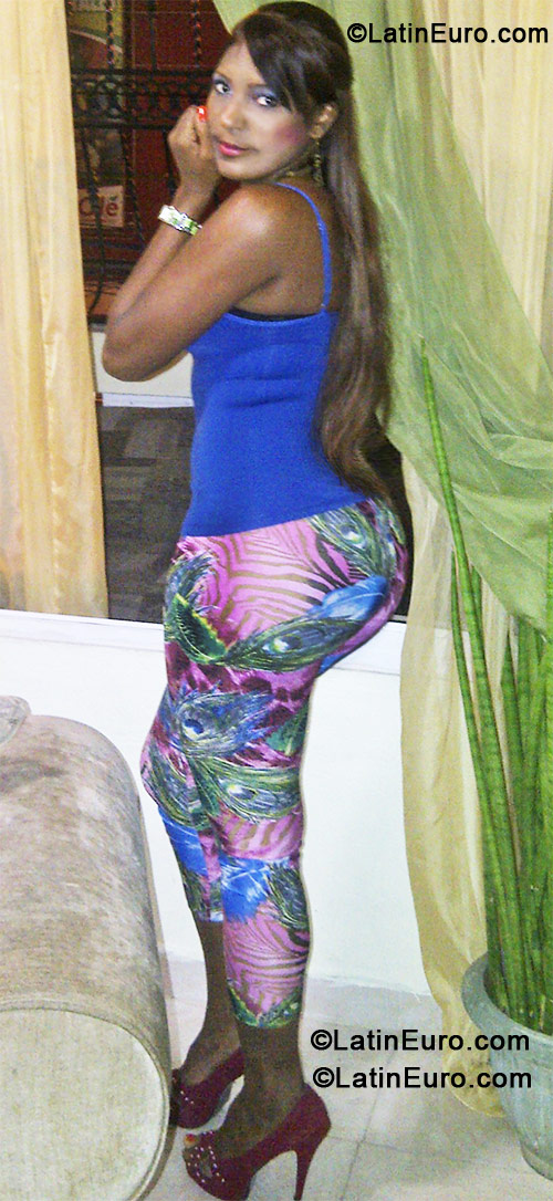 Date this passionate Dominican Republic girl Perla from Santo Domingo DO11327