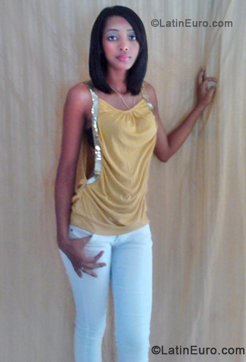 Date this lovely Dominican Republic girl Jazmin from Santo Domingo DO11349