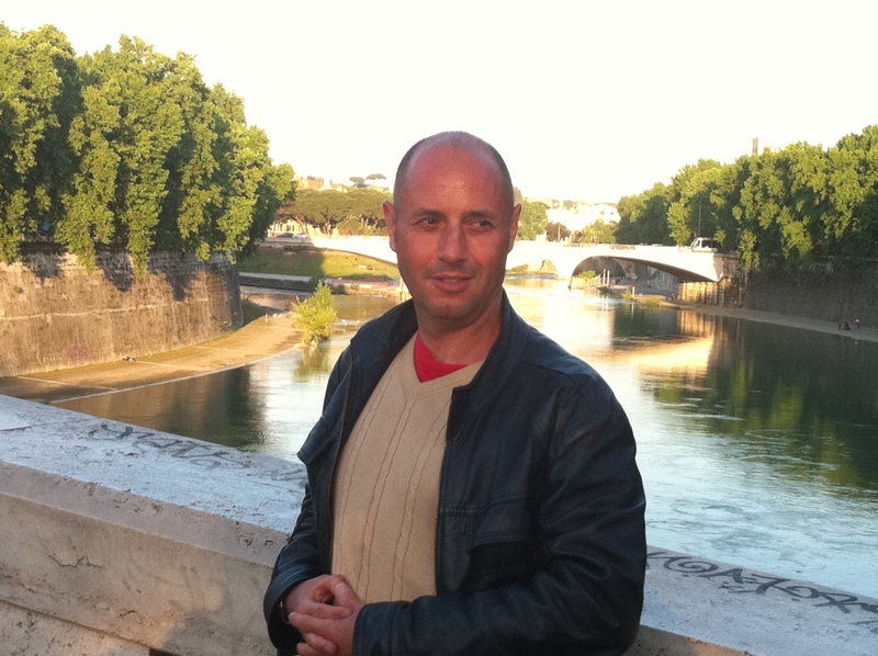 Date this hard body Italy man Serio from Roma IT184