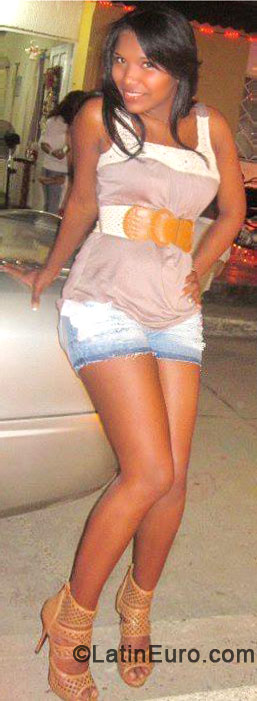 Date this funny Colombia girl Paola from Cartagena CO10591