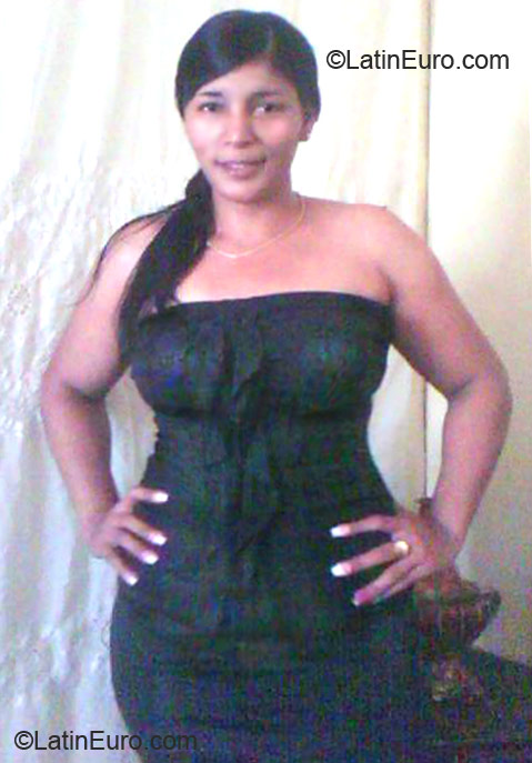 Date this young Dominican Republic girl Claudia from Santo Domingo DO11401