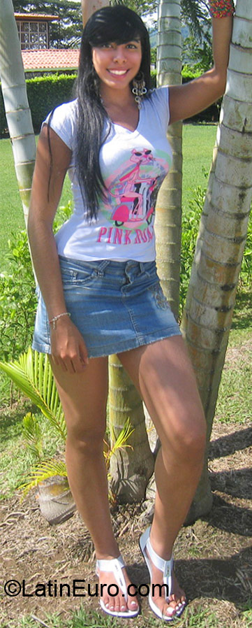 Date this delightful Colombia girl Cristina from Cali CO10623