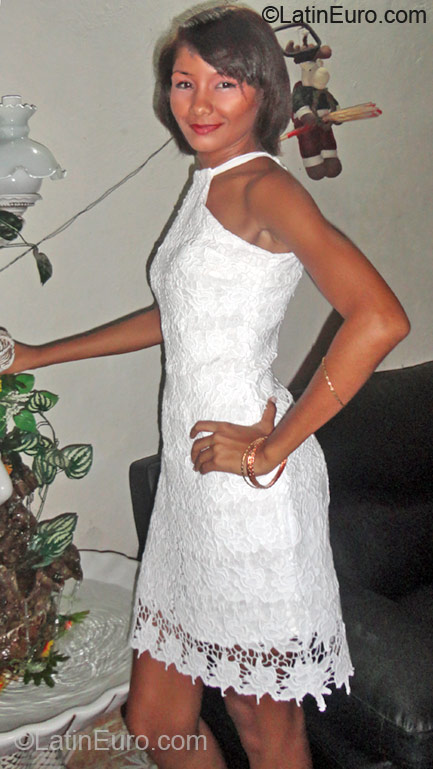 Date this exotic Colombia girl Yereni from Cartagena CO10649