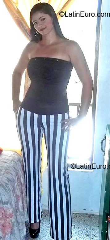 Date this athletic Colombia girl Diana from Medellin CO10657