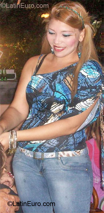 Date this stunning Colombia girl Cecilia from Cartagena CO10667