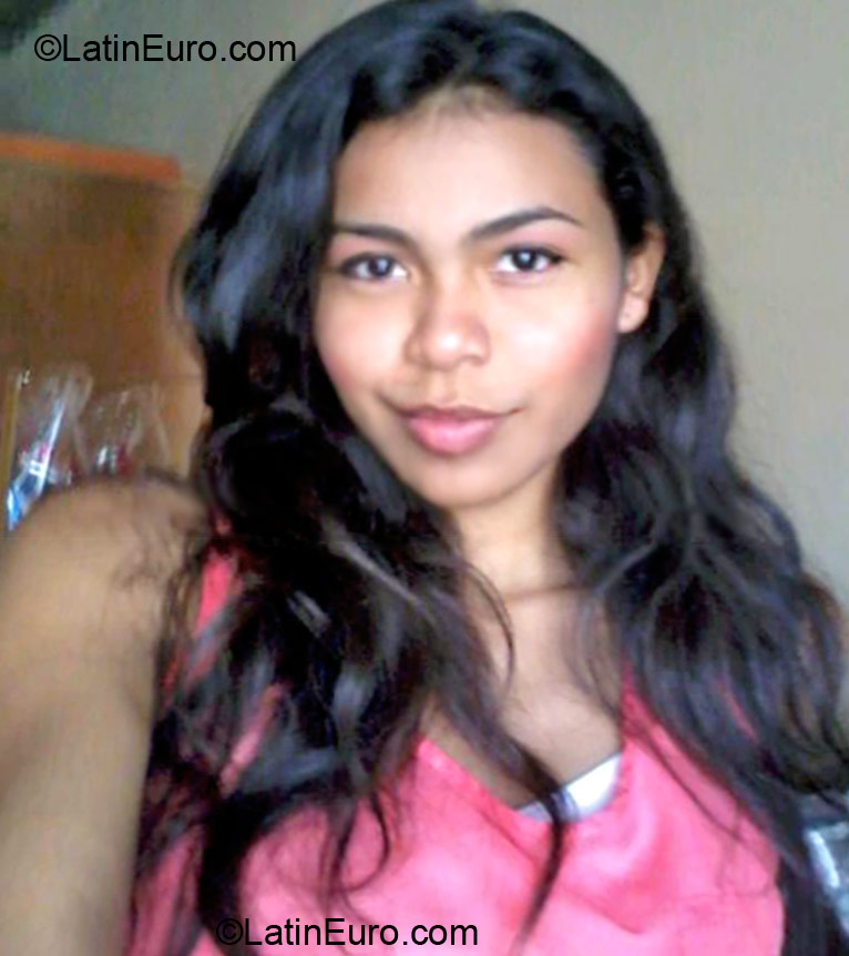 Date this good-looking Colombia girl Samy from Barranquilla CO10675