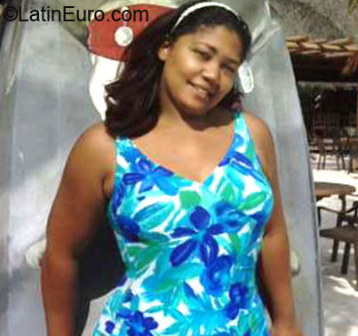 Date this foxy Dominican Republic girl Yaneris from Spaillat DO11495