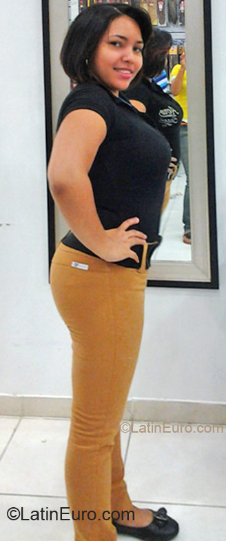 Date this gorgeous Dominican Republic girl Awilda from Santiago DO11517