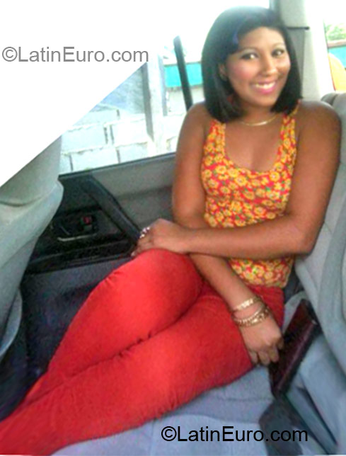 Date this happy Dominican Republic girl Yarit from Santo Domingo DO11897
