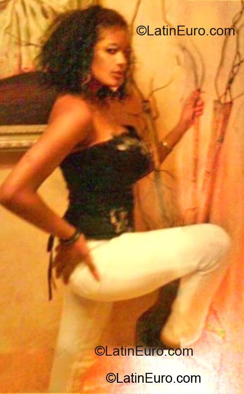 Date this gorgeous Dominican Republic girl Yanette from Santiago DO11647