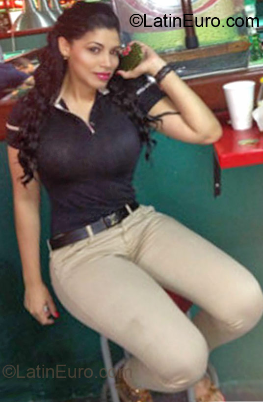 Date this good-looking Dominican Republic girl Fanny from Santo Domingo DO11558