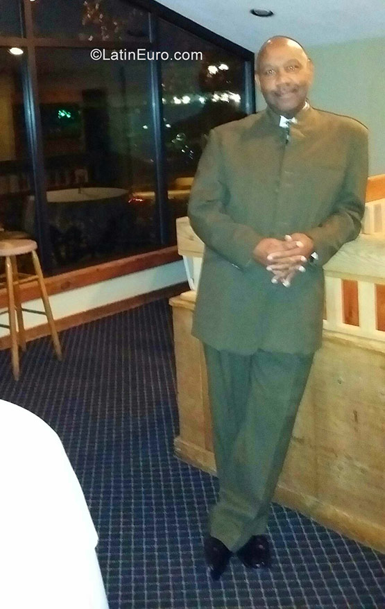 Date this gorgeous United States man Roland from New Britain US13251