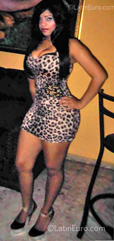Date this happy Dominican Republic girl Violeta from Santo Domingo DO11572