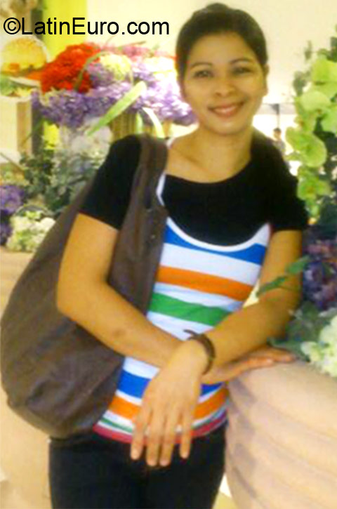 Date this pretty Hong Kong girl Maribel from Kowloon HK4