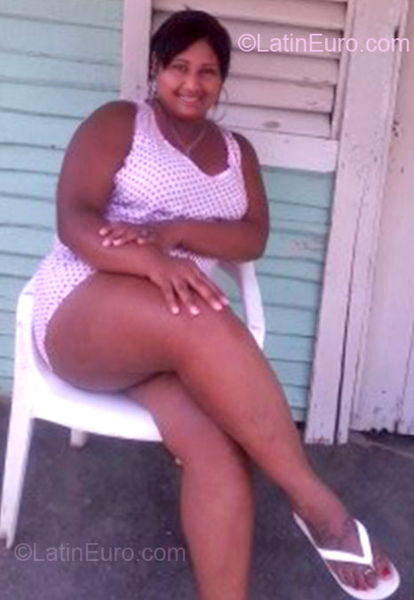 Date this happy Dominican Republic girl Luz michelle from Mao Valverde DO11642