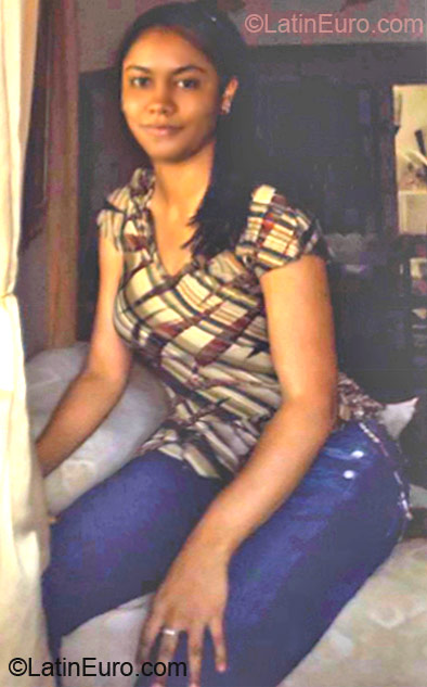 Date this good-looking Dominican Republic girl Niurk from Moca DO11699