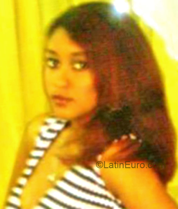 Date this nice looking Dominican Republic girl Gissel from Santo Domingo DO11704