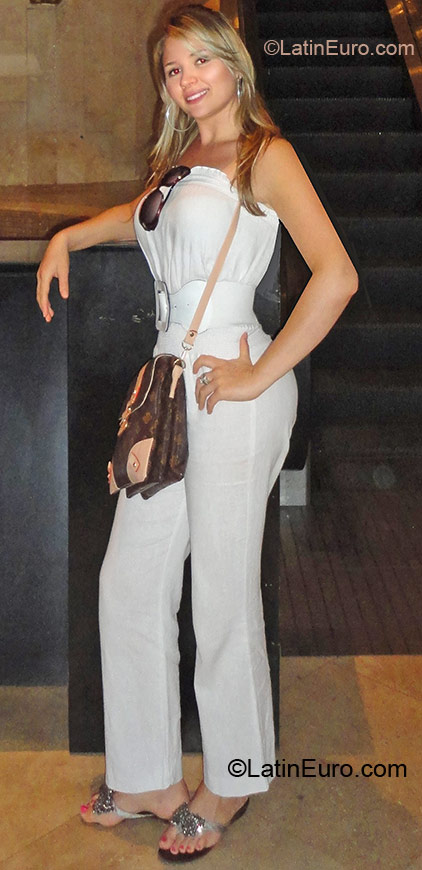 Date this tall Colombia girl Yiri from Neiva CO10798