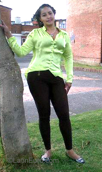 Date this athletic Colombia girl Betty from Bogota CO10801