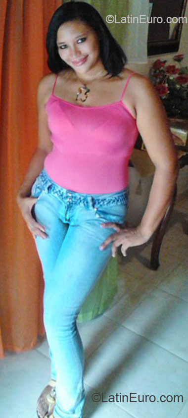 Date this happy Dominican Republic girl Sany from Santo Domingo DO11722