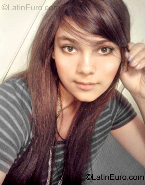 Date this lovely Colombia girl AngelaV3 from Barranquilla CO10853