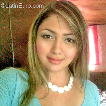 Date this delightful Colombia girl Andrea from Cali CO10867