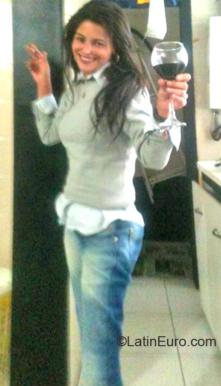 Date this young Brazil girl Regineia from Curitiba BR6948