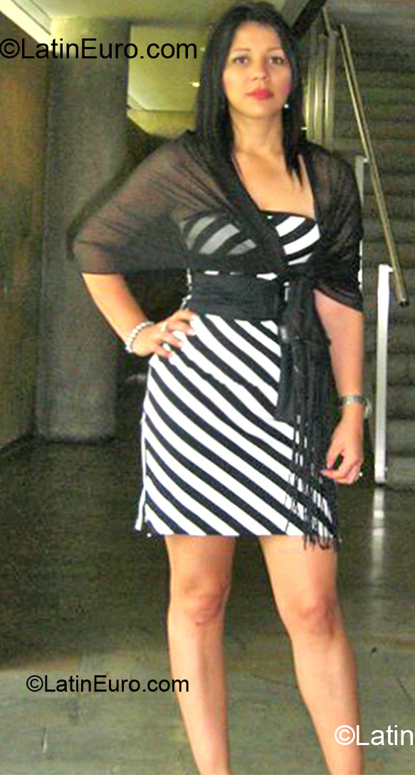 Date this sensual Colombia girl Paola from Medellin CO10885